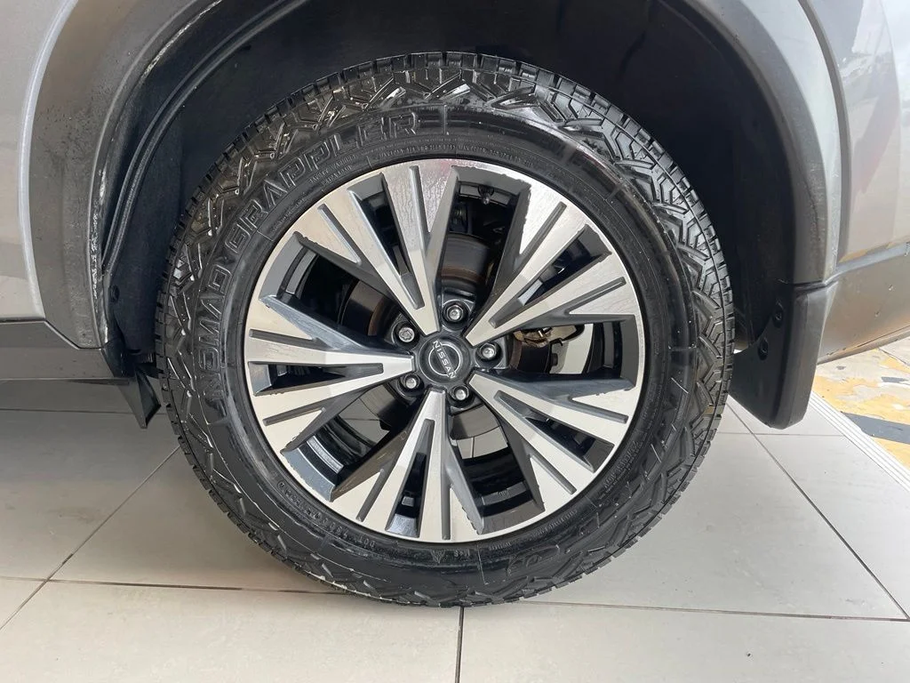 Used 2023 Gray Nissan SV image 18
