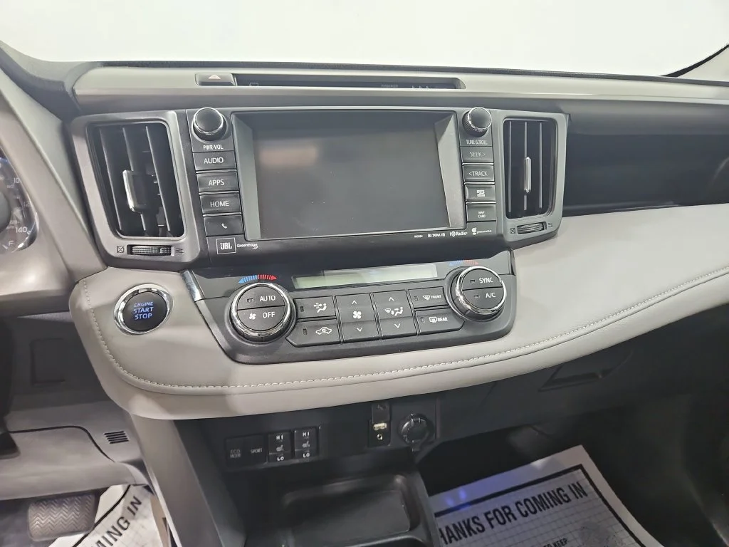 Used 2017 Silver Toyota Platinum image 18
