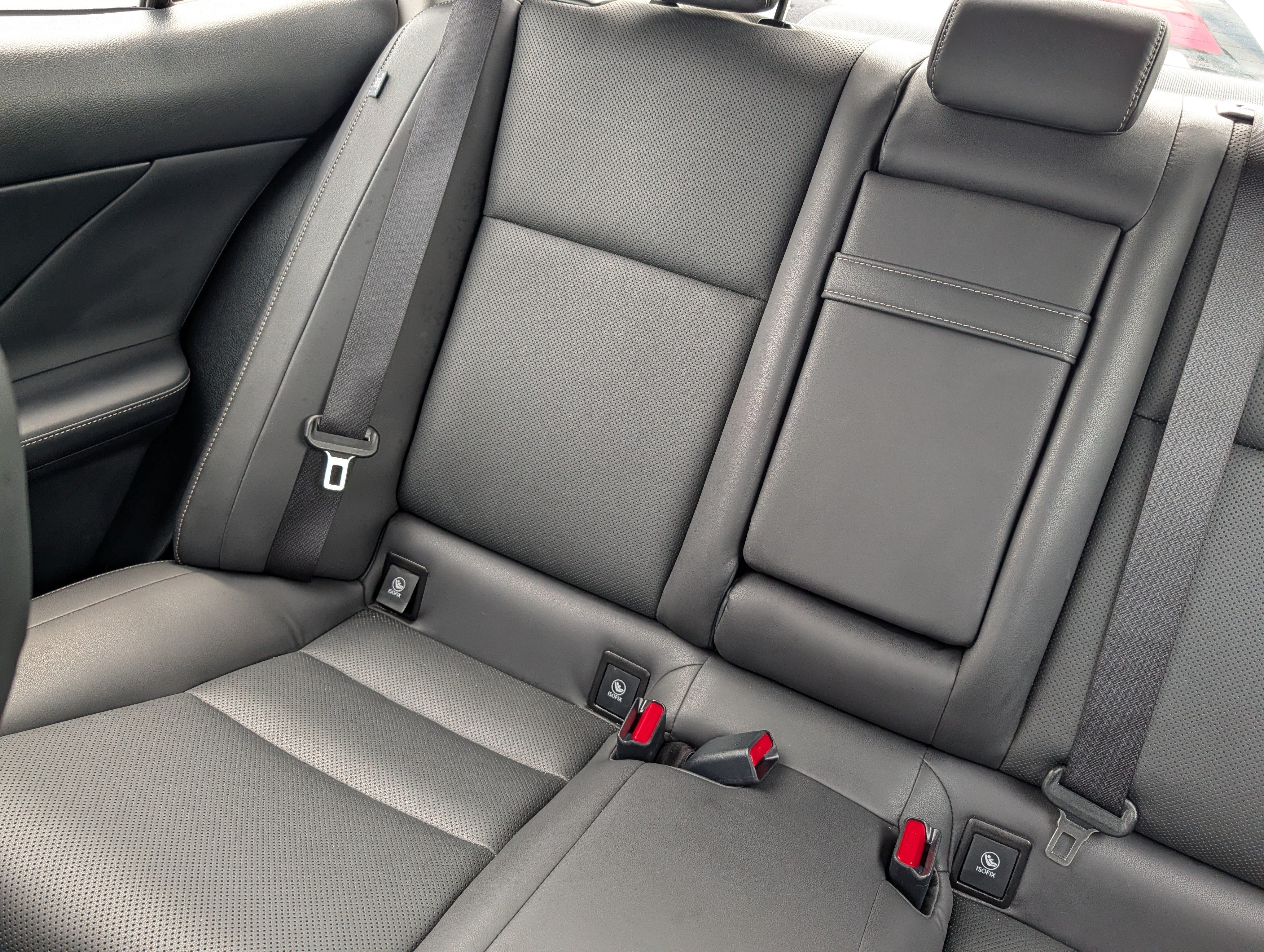 Used 2015 Atomic Silver Lexus  image 12