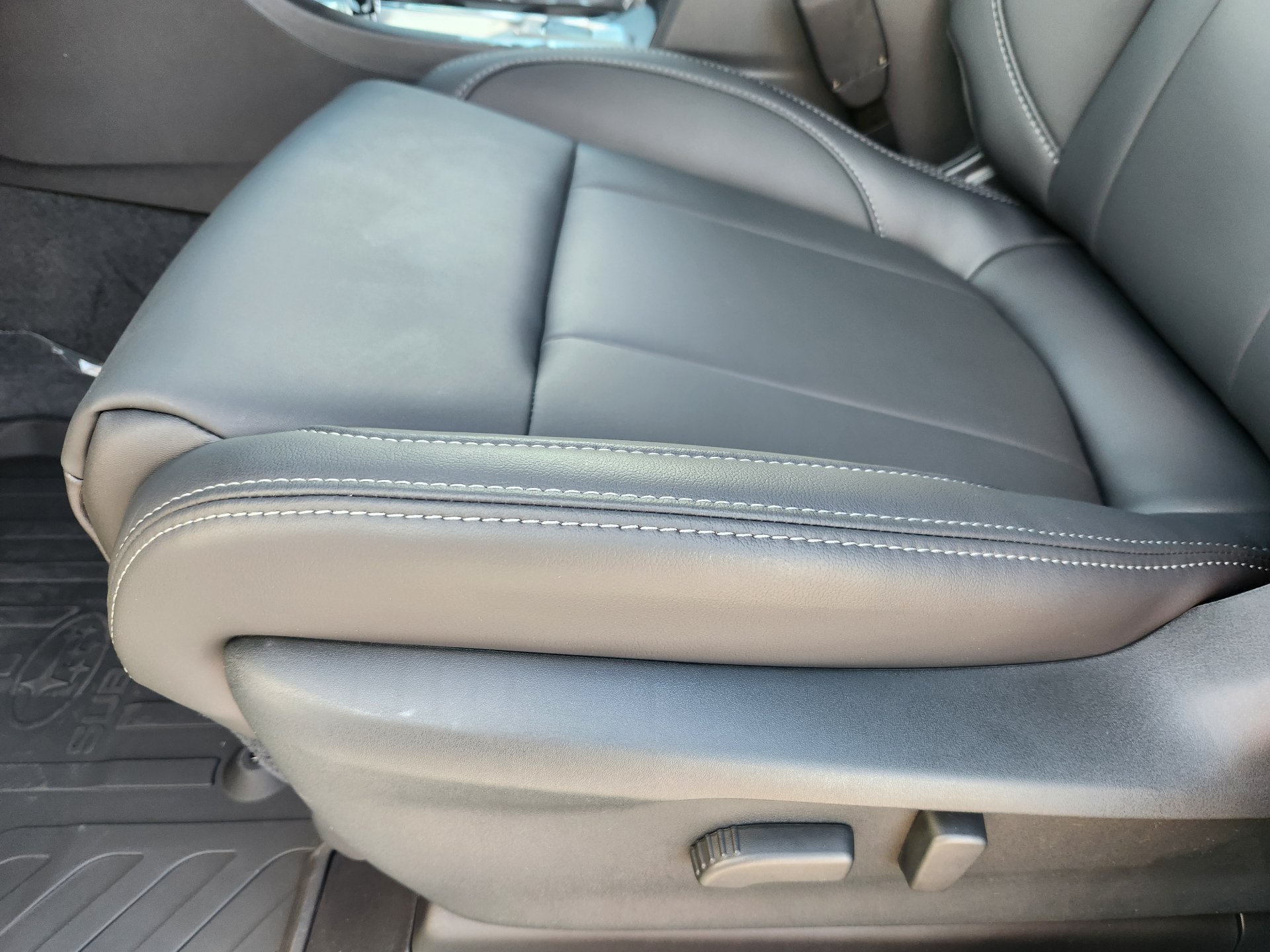 New 2026 CRYSTAL WHITE PEARL Subaru Premium 7-Passenger image 19