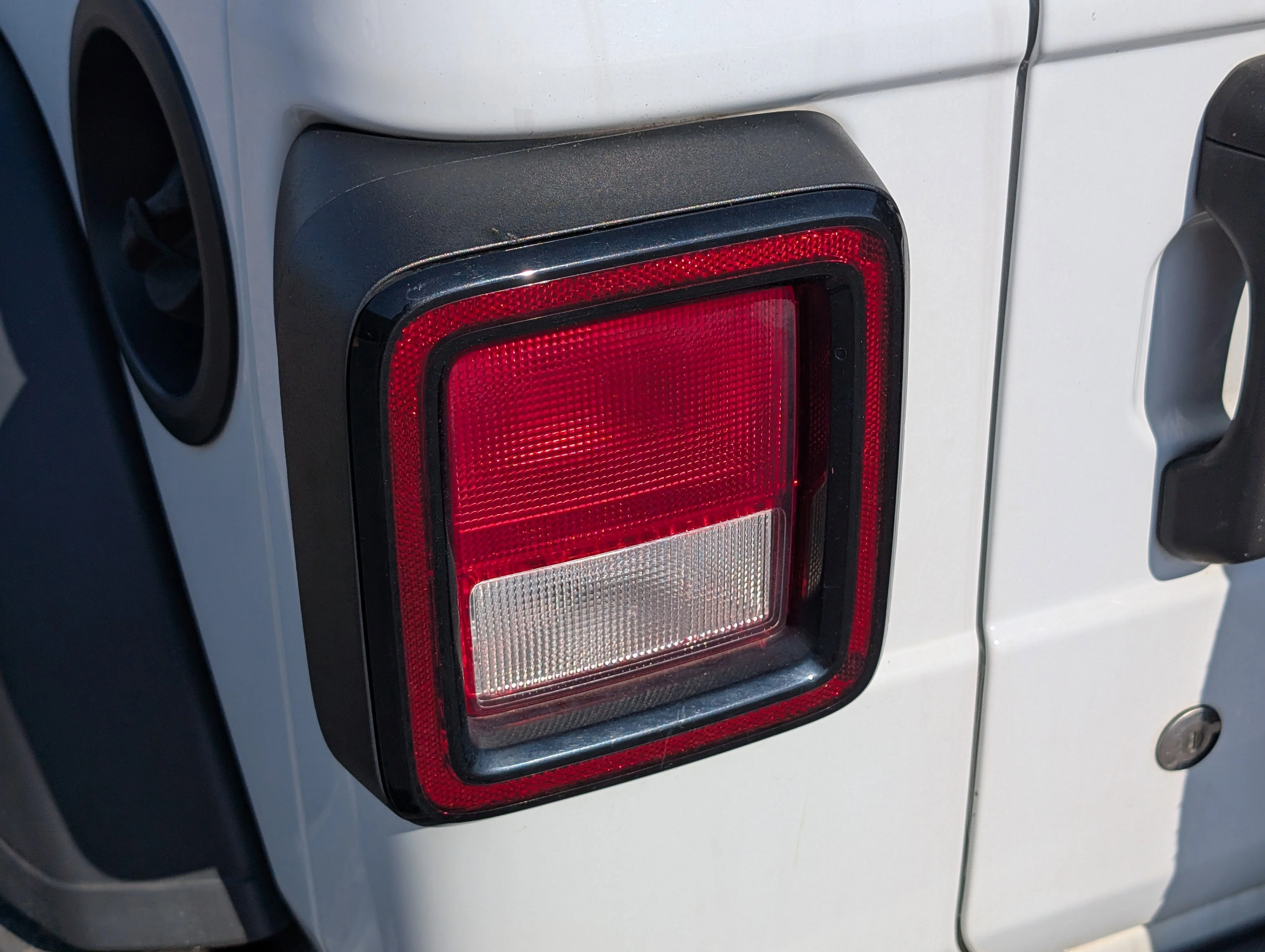 Used 2018 White Jeep Sport image 47