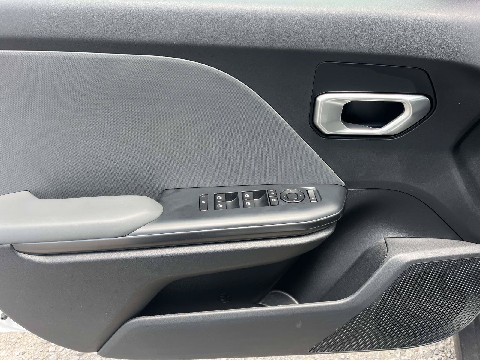 New 2026 Snow White Pearl Kia LXS image 21