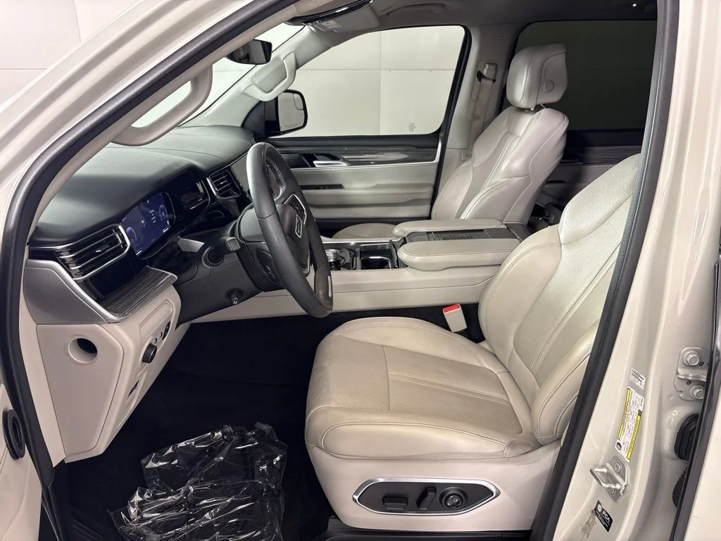 Used 2022 White Jeep Series II image 28
