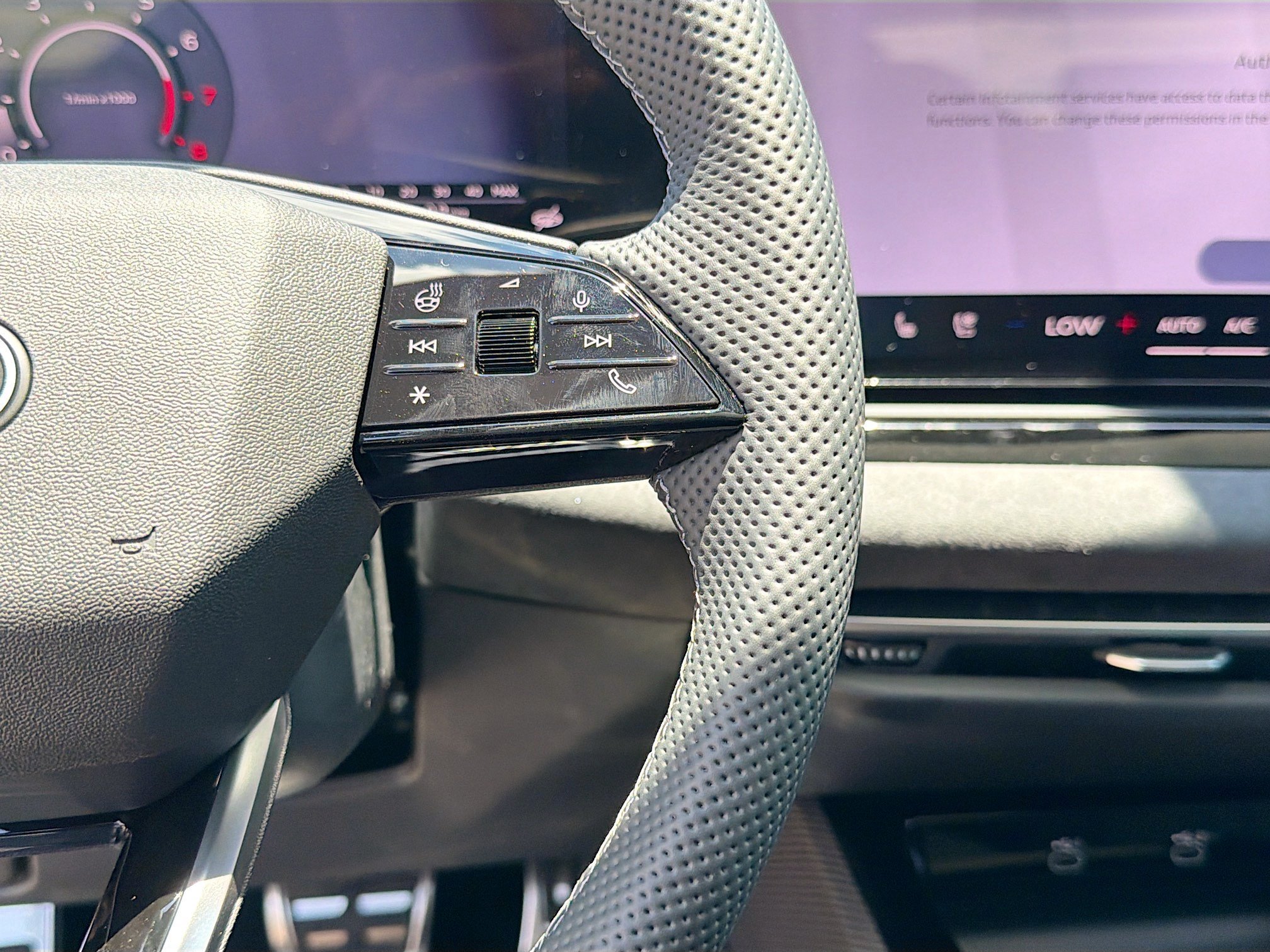 New 2026 Daytona Gray Pearl Effect Audi Premium Plus image 36