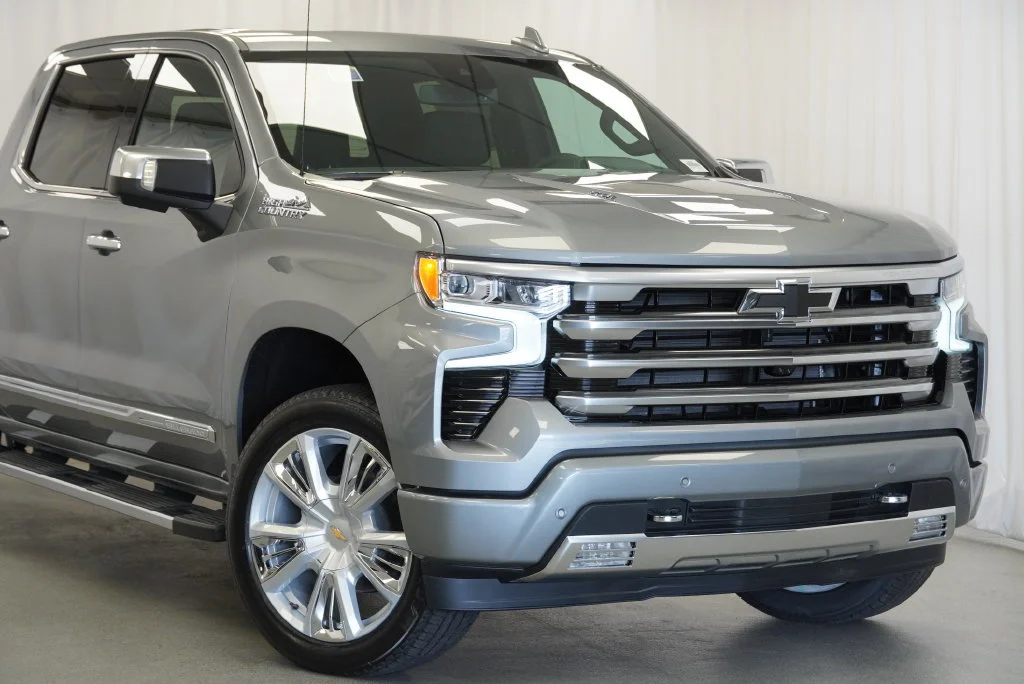New 2026 Sterling Gray Metallic Chevrolet High Country image 9