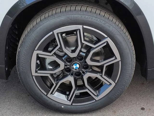 New 2026 Mineral White Metallic BMW xDrive28i image 13