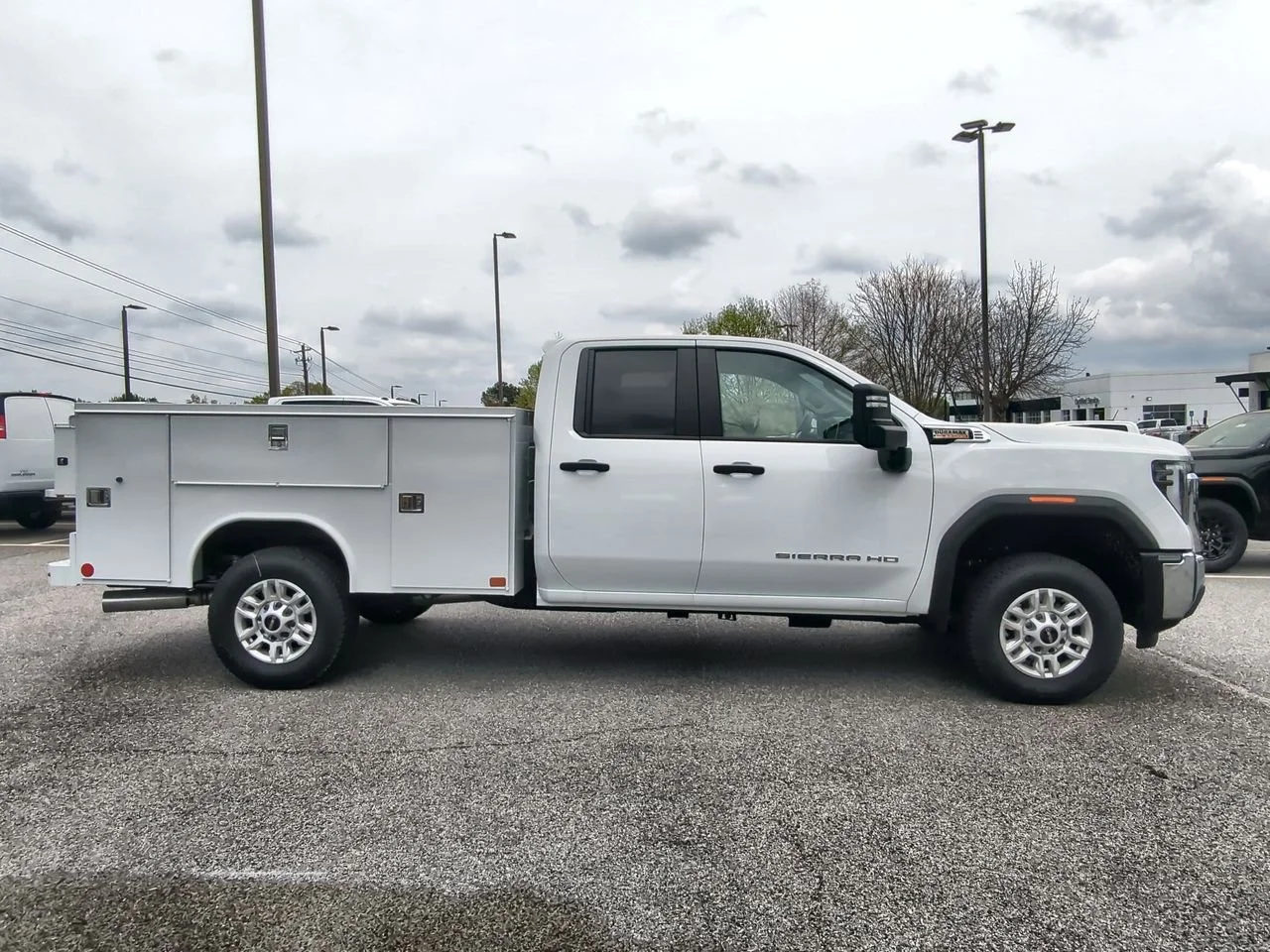 New 2025 Summit White GMC Pro image 9