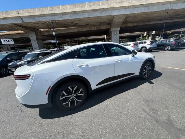 Used 2023 White Toyota XLE image 5