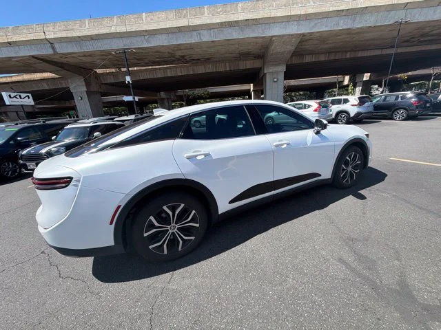 Used 2023 White Toyota XLE image 5