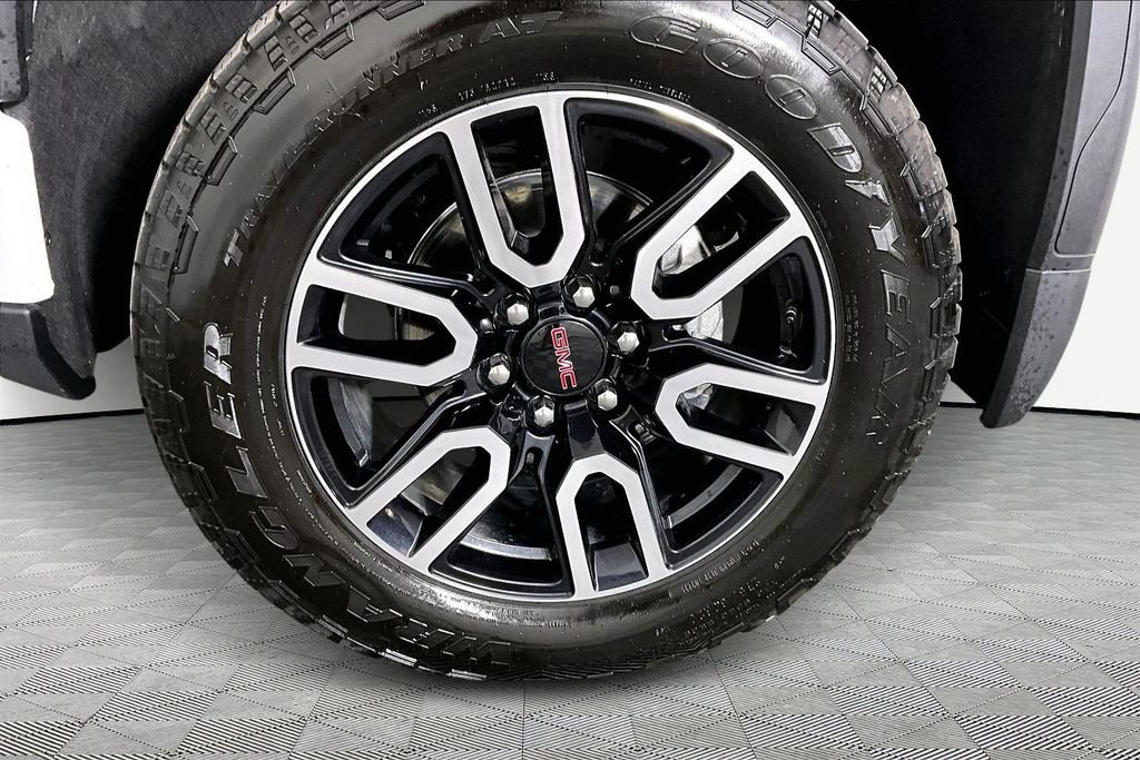 Used 2026 White GMC AT4 image 33