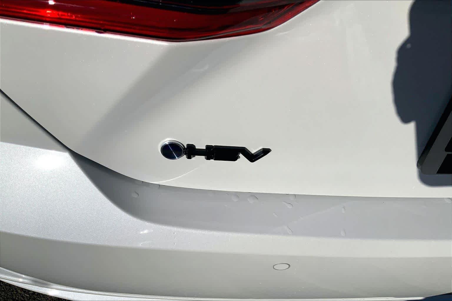 New 2026 Wind Chill Pearl with Midnight Black Metallic roof Toyota XSE image 15