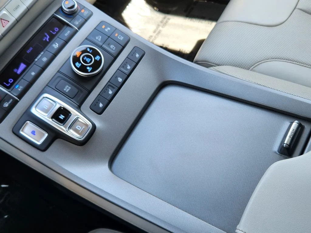 Used 2021 White Hyundai Limited image 29