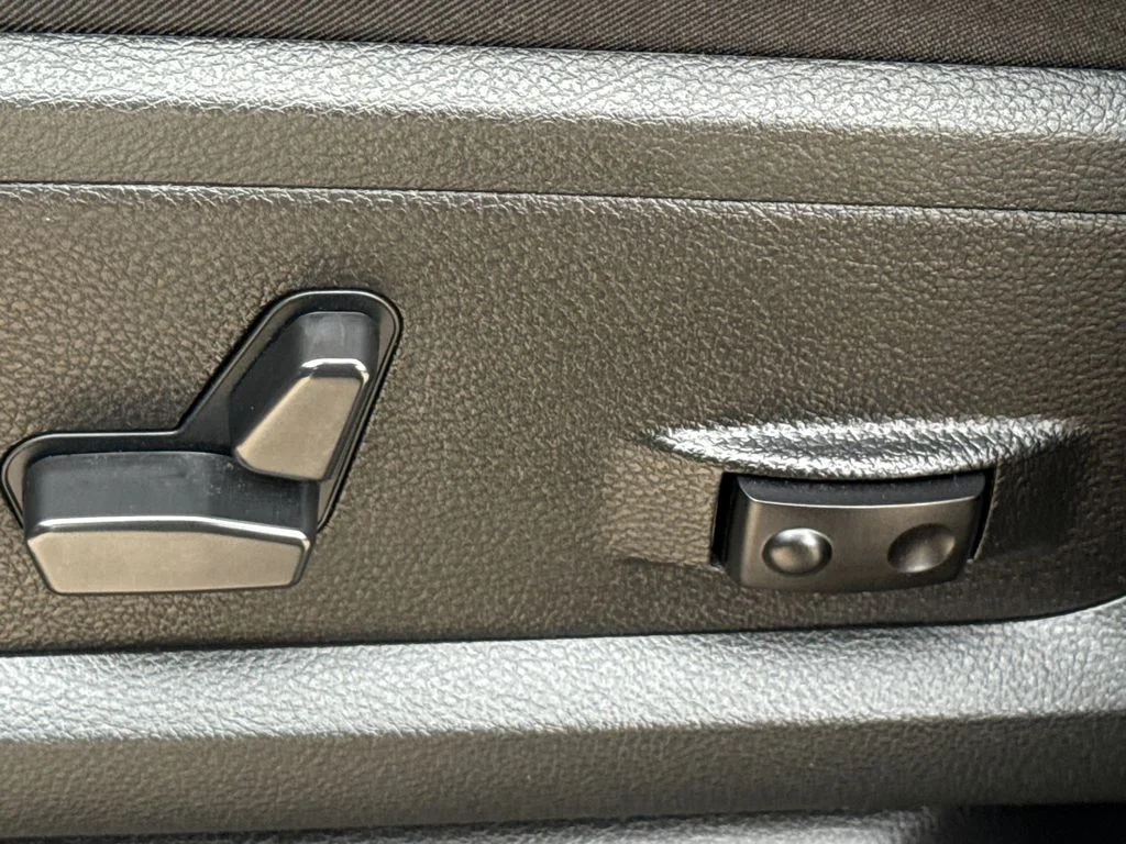 Used 2024 Silver Ram Laramie image 23