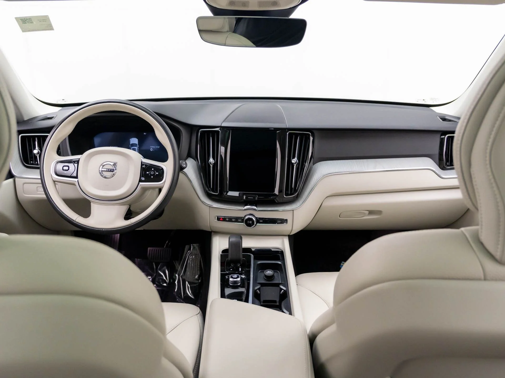 Used 2025 Silver Volvo T8 Plus image 9