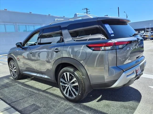 2025 Nissan Pathfinder Platinum - Photo 10