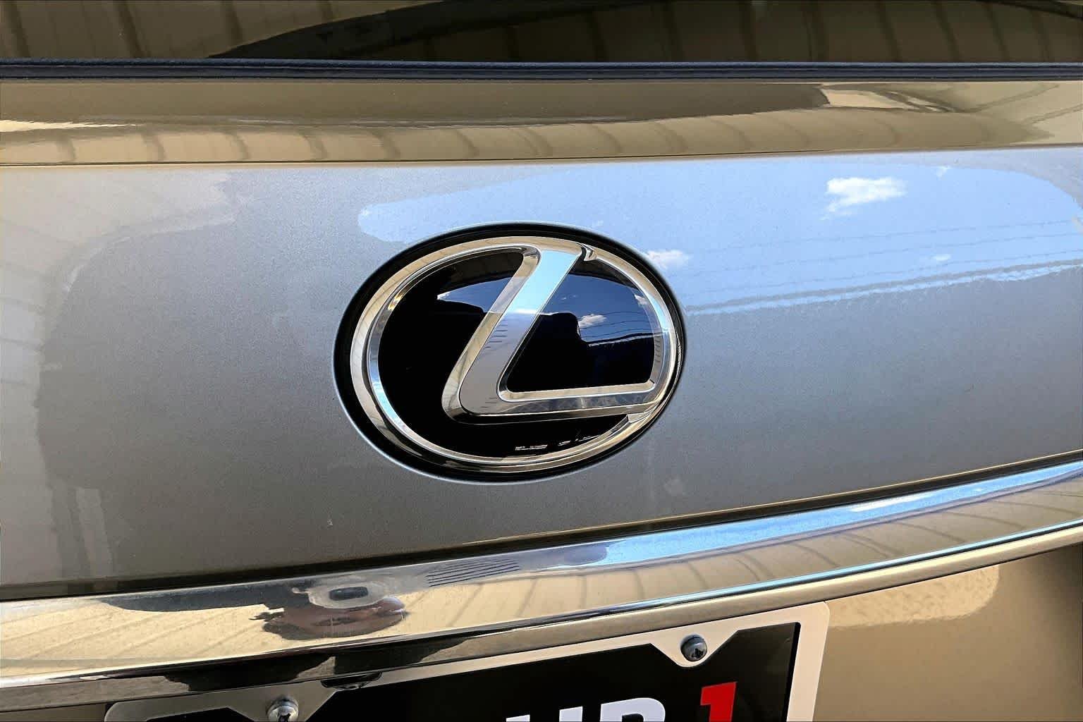 Used 2020 Atomic Silver Lexus  image 31