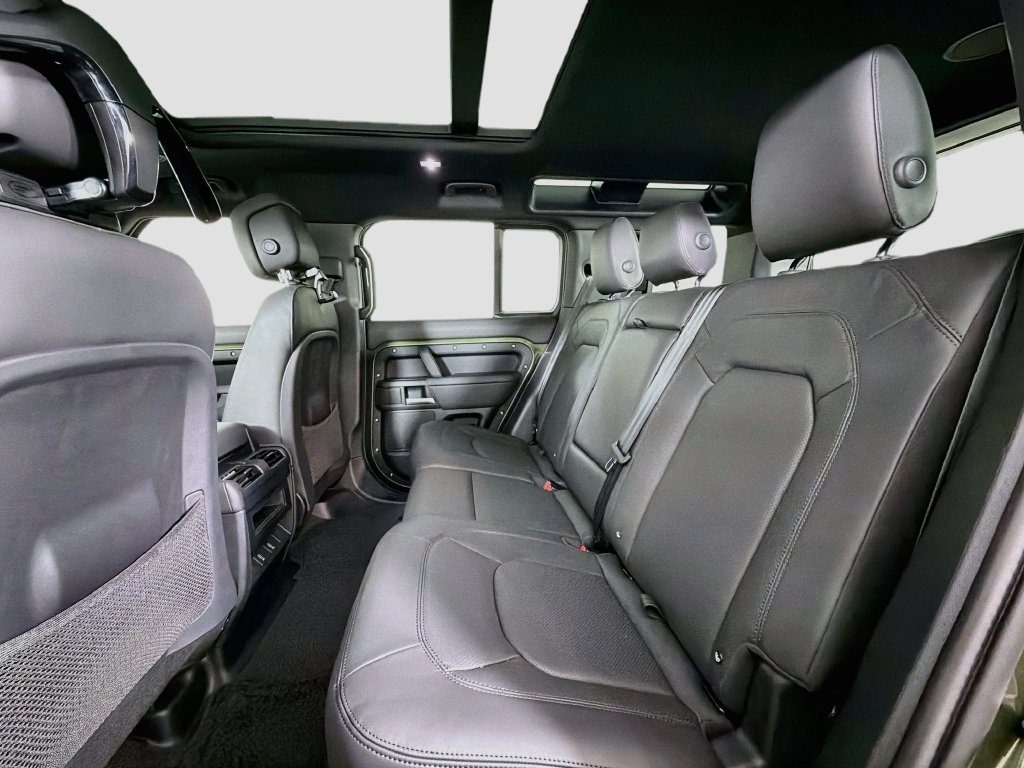 New 2026 Woolstone Green Land Rover X-Dynamic SE image 26