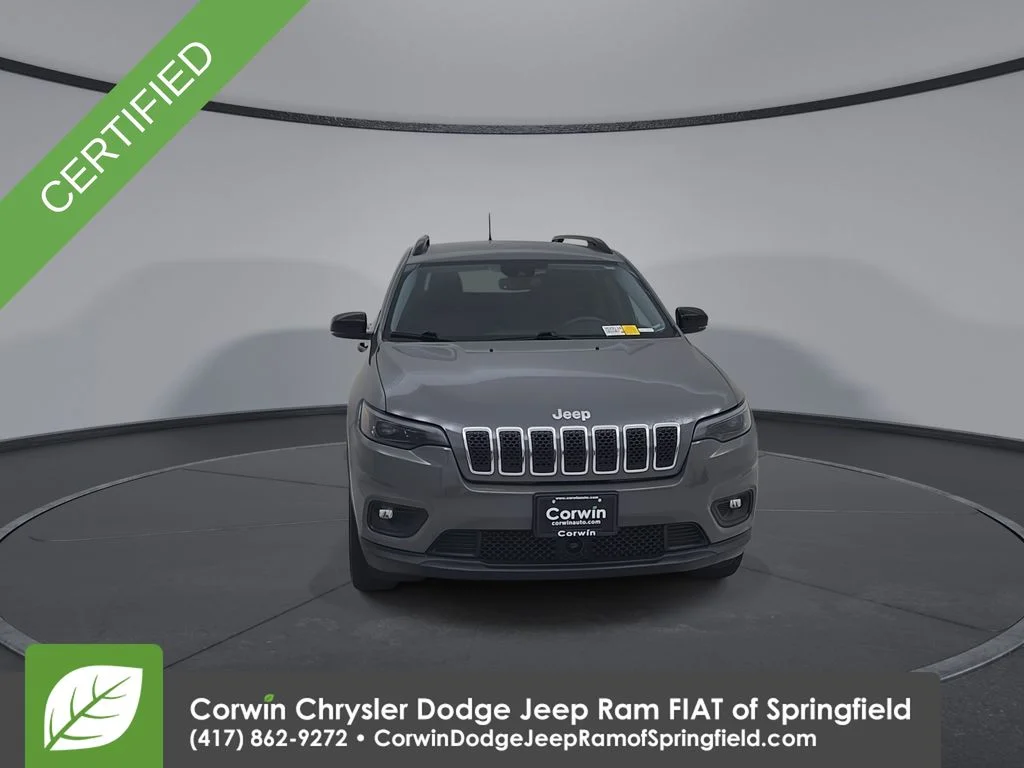 Certified Used 2022 Gray Jeep Latitude Lux image 5