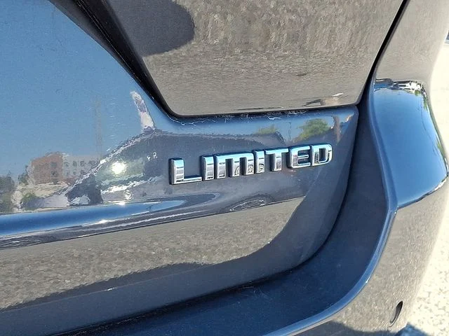 Used 2023 Gray Metallic Jeep Limited image 31