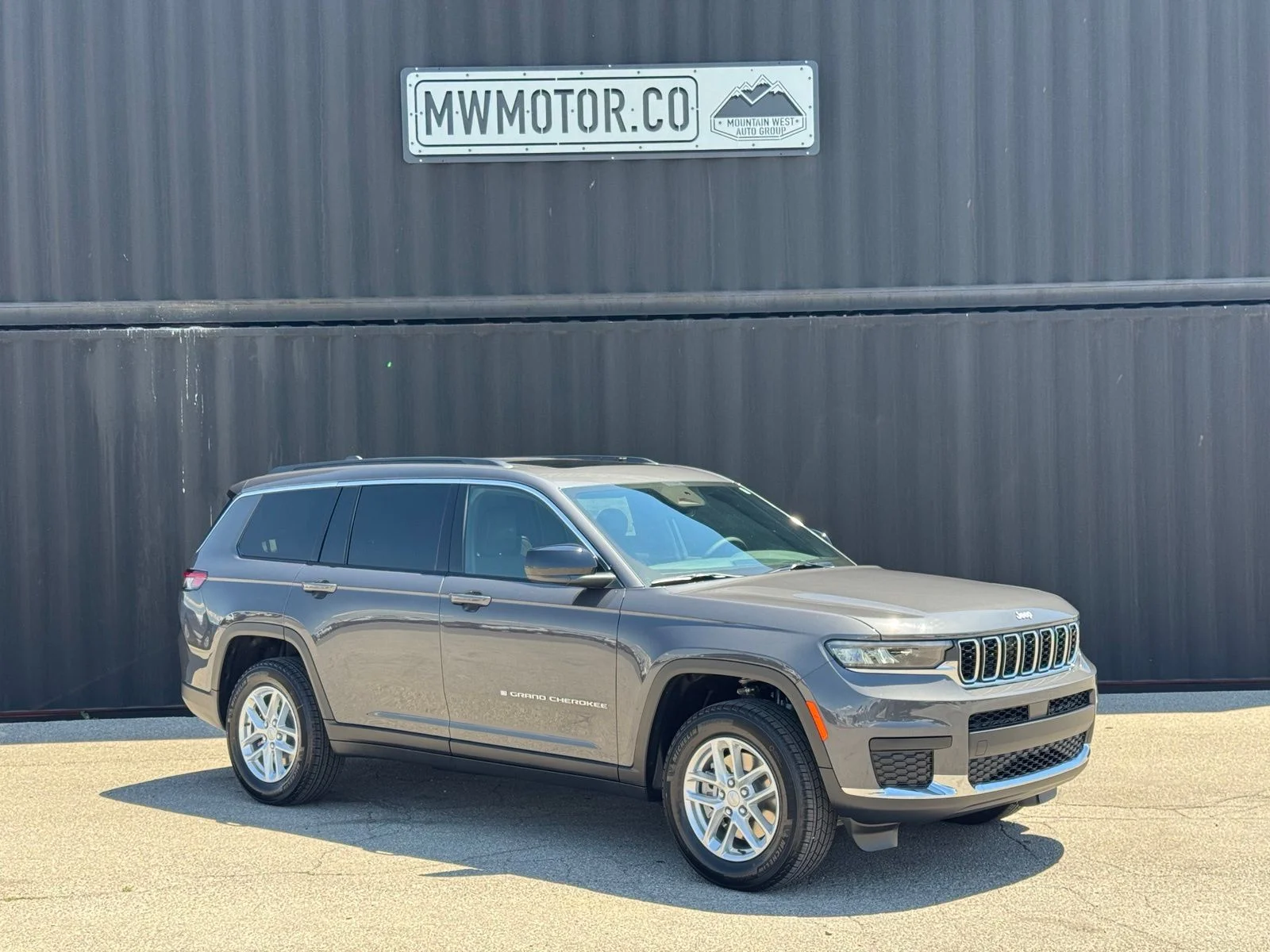 New 2026 Baltic Gray Metallic Clear-Coat Exterior Paint Jeep Laredo X image 1