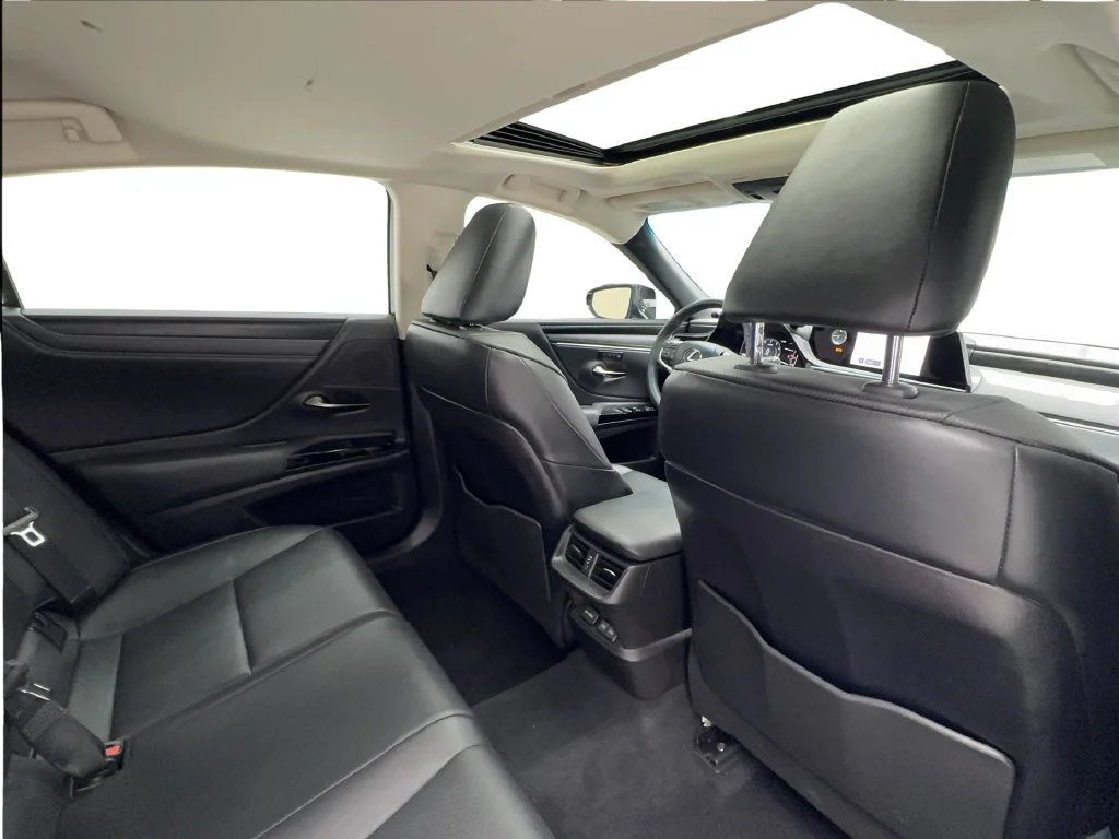 Used 2024 White Lexus 350 image 30