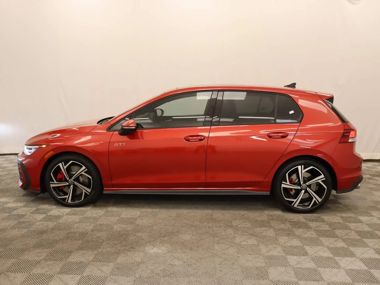 Certified Used 2025 Kings Red Metallic Volkswagen SE image 2