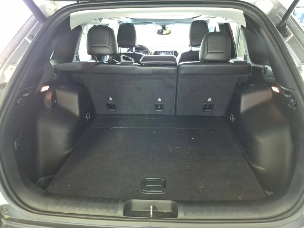 Certified Used 2019 Silver Jeep Limited image 10
