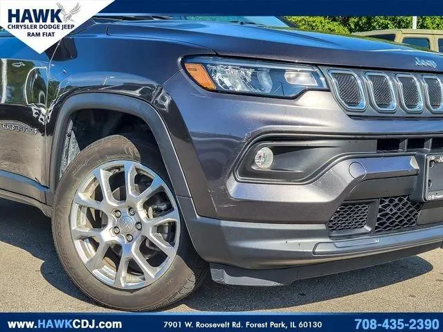 Used 2022 Gray Jeep Latitude Lux image 3