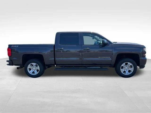 Used 2016 TUNGSTEN METALLIC Chevrolet LT image 8