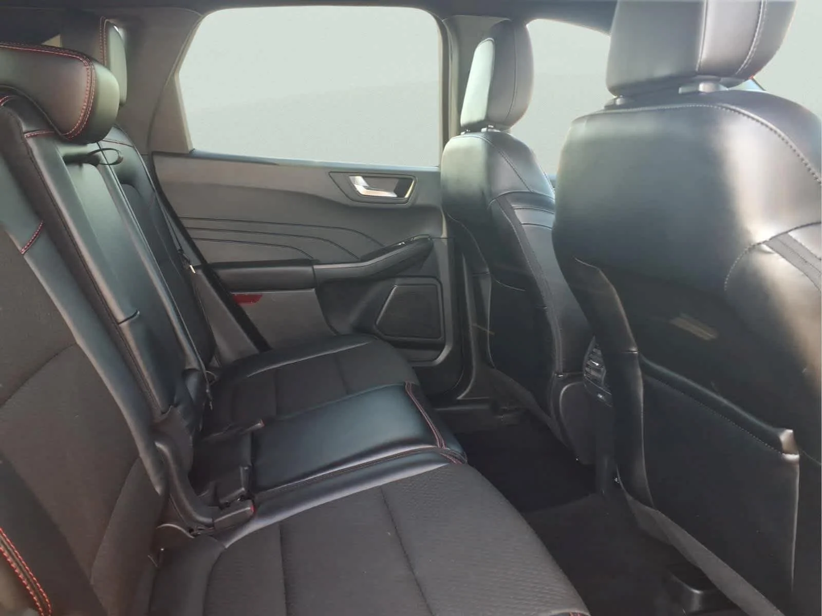 Used 2025 Agate Black Ford ST-Line Select image 12