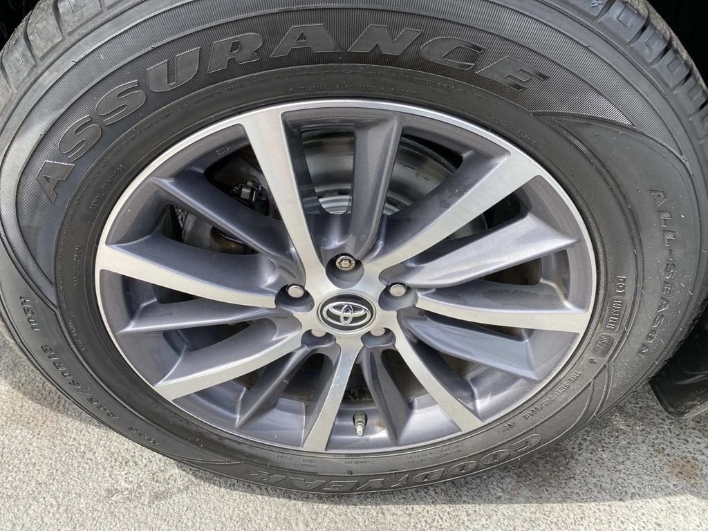 Used 2017 White Toyota XLE image 30