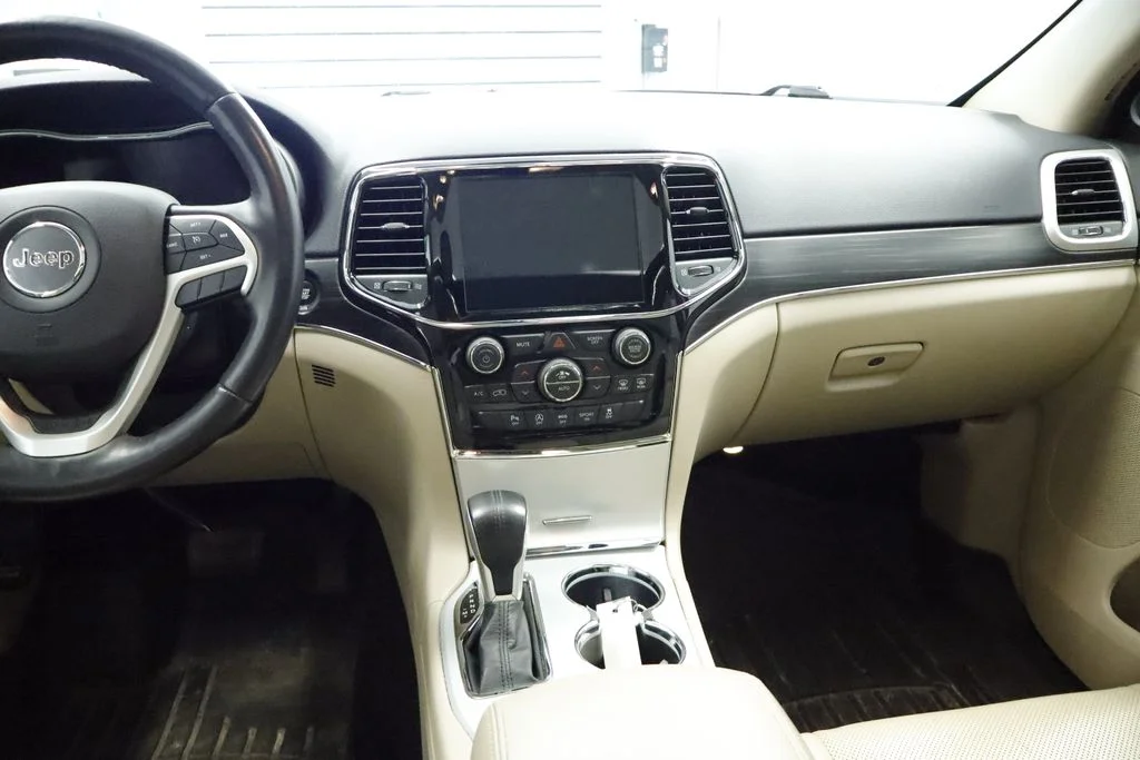 Certified Used 2020 Silver Jeep Limited image 24