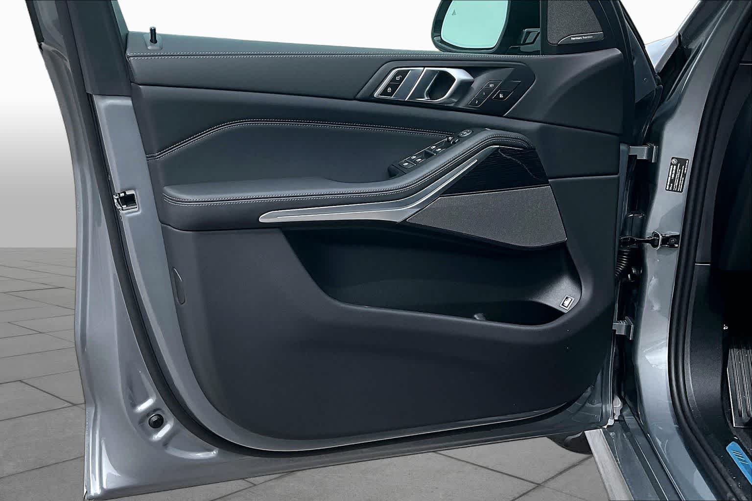 New 2026 Skyscraper Grey Metallic BMW xDrive50e image 10