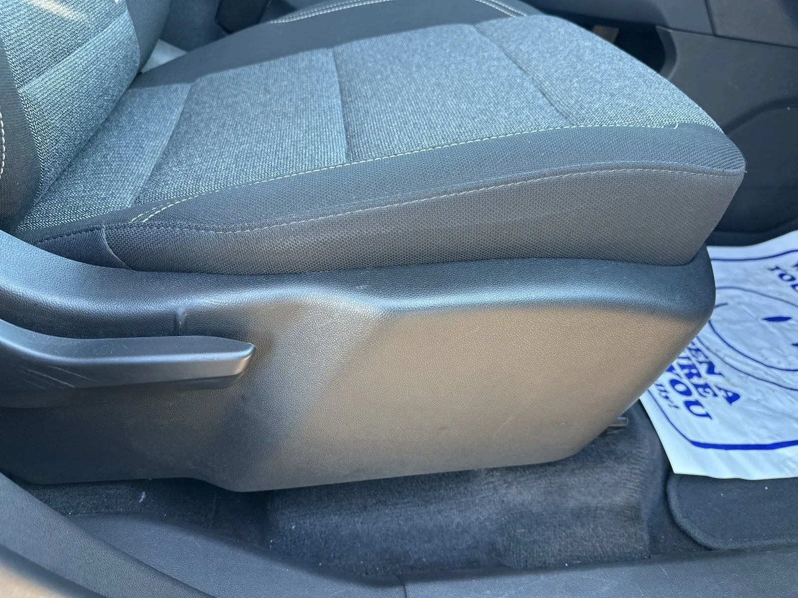 Used 2025 White GMC Elevation image 27