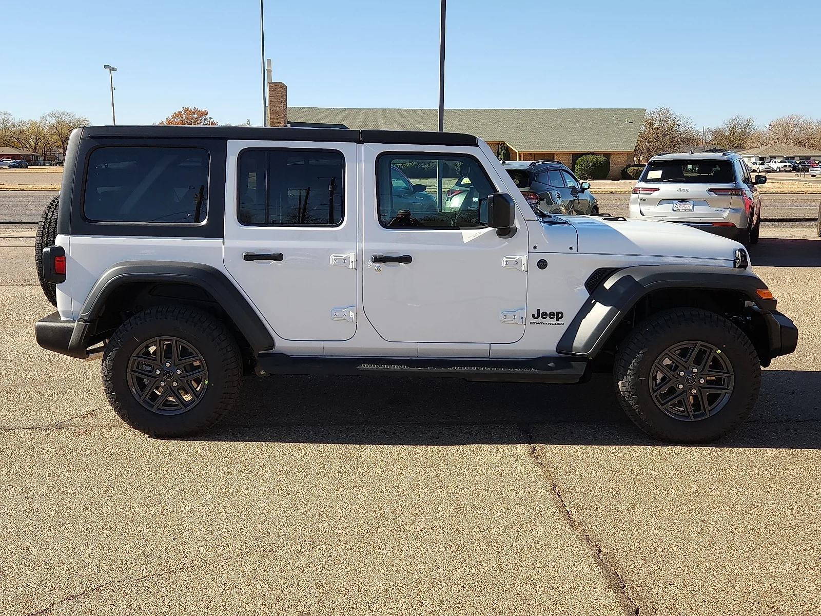 New 2026 PW7 Bright Whit Jeep 4-DOOR SPORT S image 5