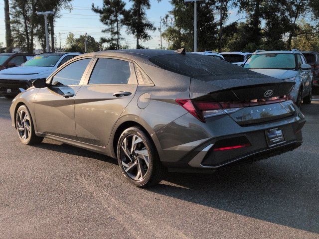 Used 2025 Gray Hyundai SEL Sport image 7