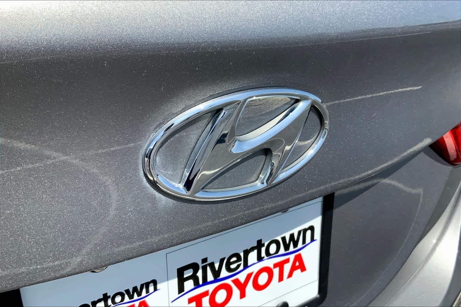 Used 2011 Titanium Gray Metallic Hyundai GLS image 7