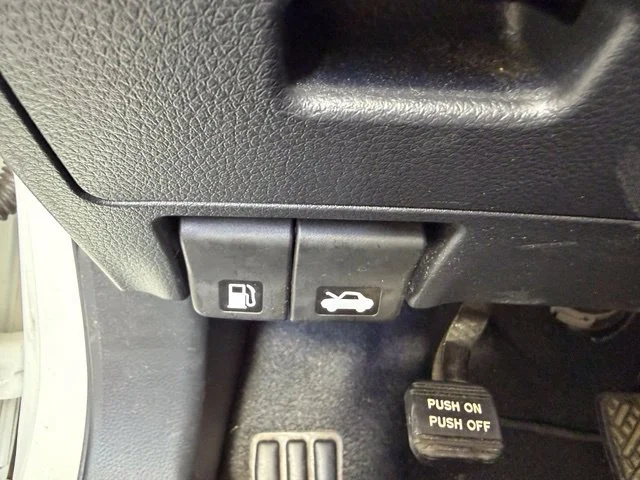 Used 2018 White Nissan 2.5 S image 16