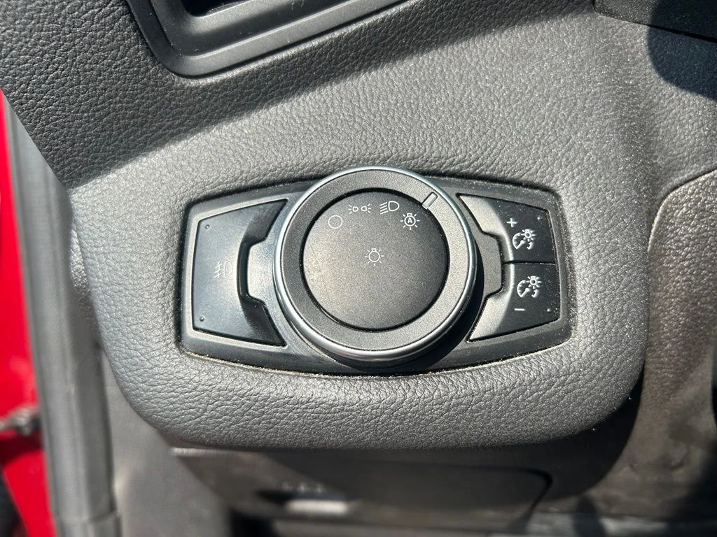 Used 2015 Ruby Red Metallic Ford SE image 16
