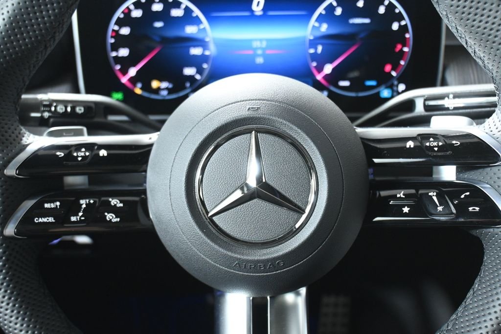 Used 2026 Graphite Grey Metallic Mercedes-Benz GLC 300 image 18