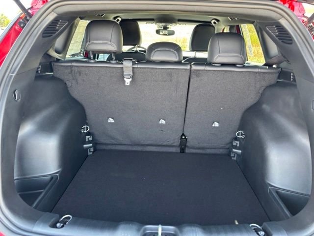 New 2026 Red Hot Pearlcoat Jeep Latitude image 18