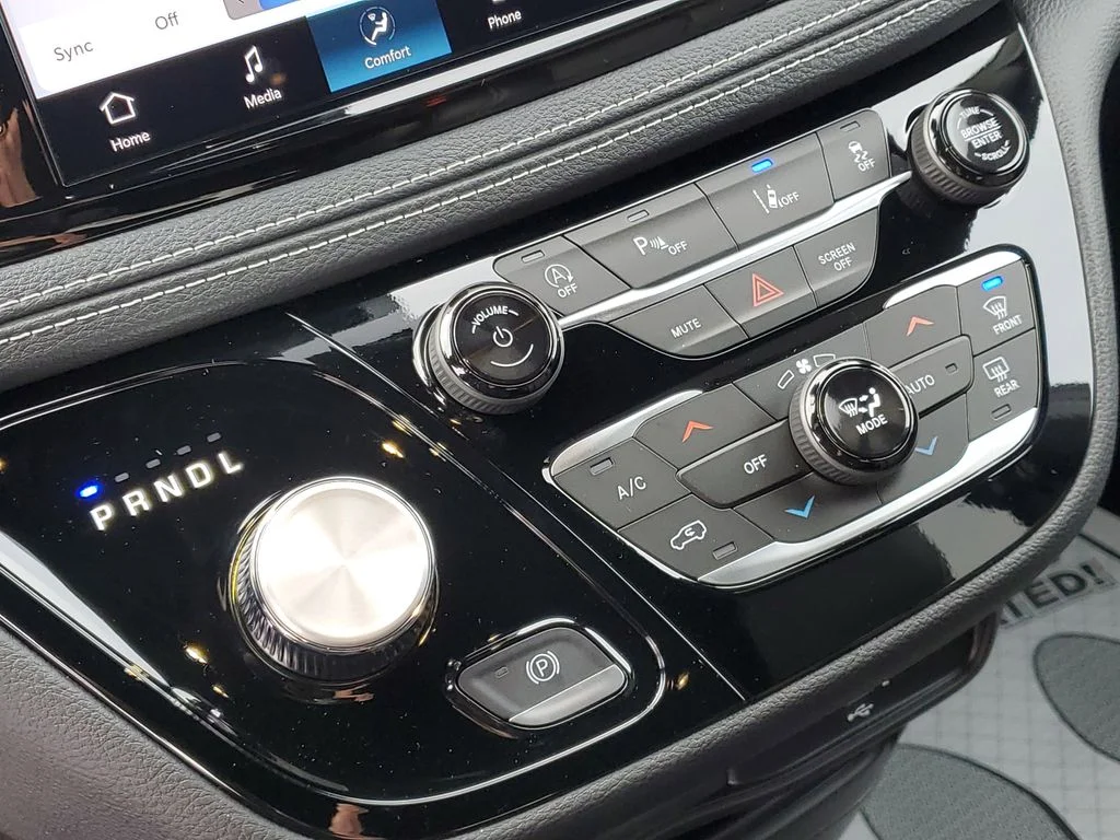 2026 Chrysler Pacifica Select - Photo 19