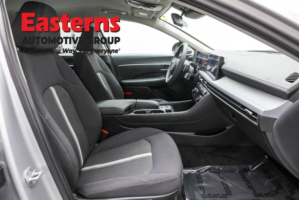 Used 2024 Silver Hyundai SEL image 22