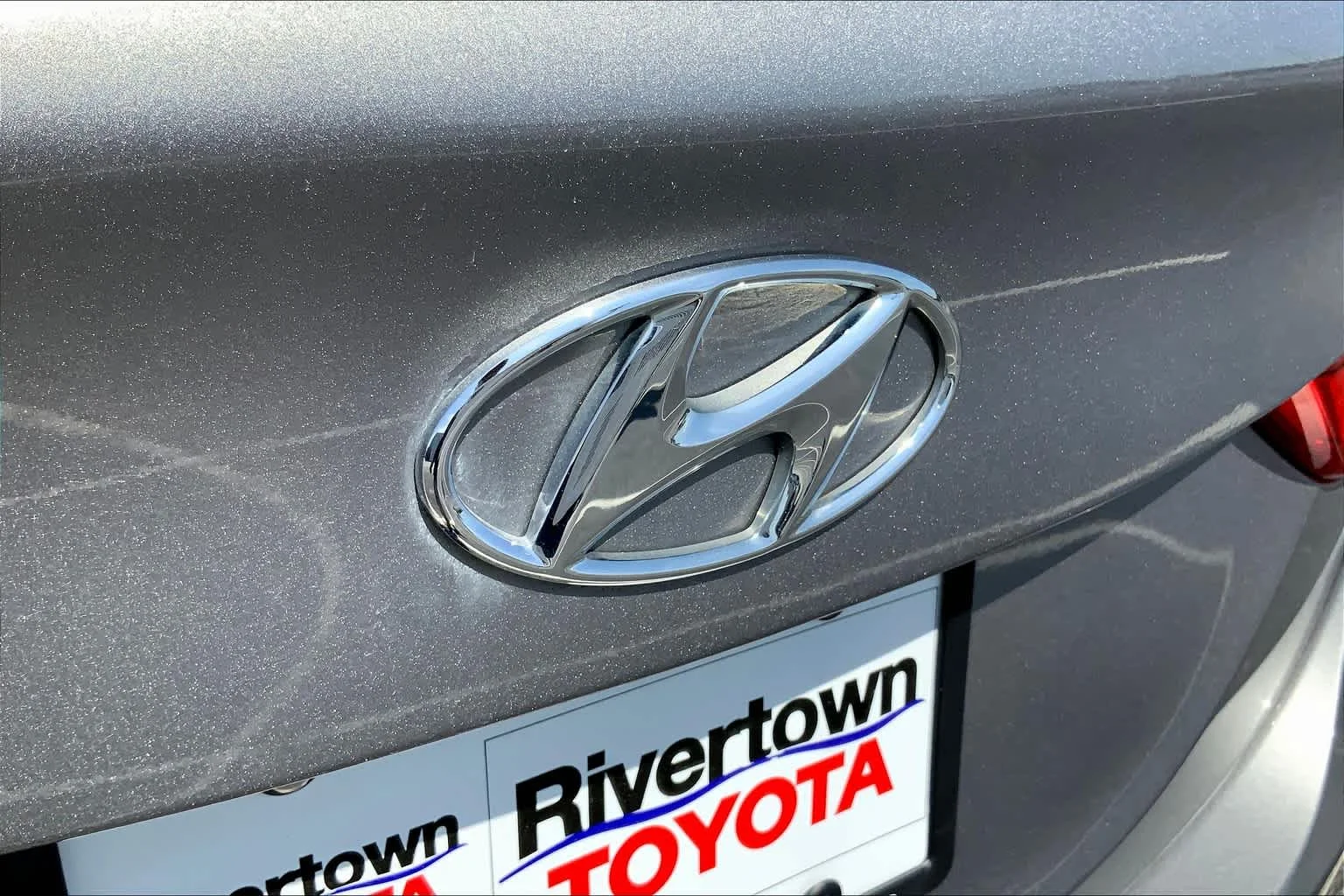 Used 2011 Titanium Gray Metallic Hyundai GLS image 9
