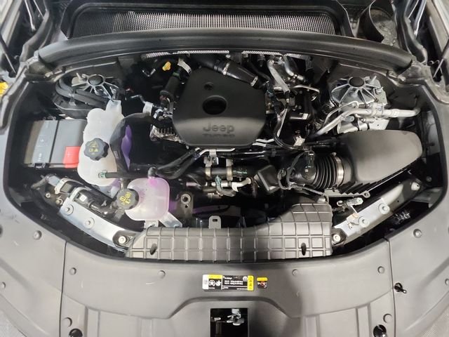 New 2026 Silver Zynith Exterior Paint Jeep Altitude image 21