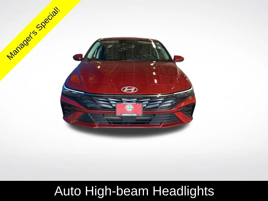 Used 2025 Red Hyundai SEL Convenience image 16