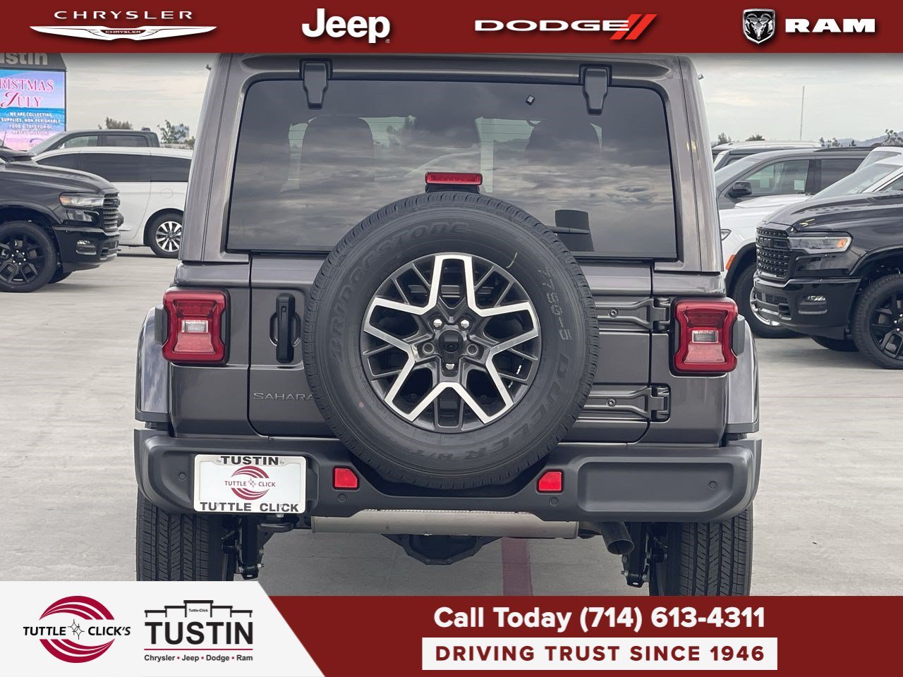 New 2026 Granite Crystal Metallic Clear-Coat Exterior Paint Jeep Sahara image 5
