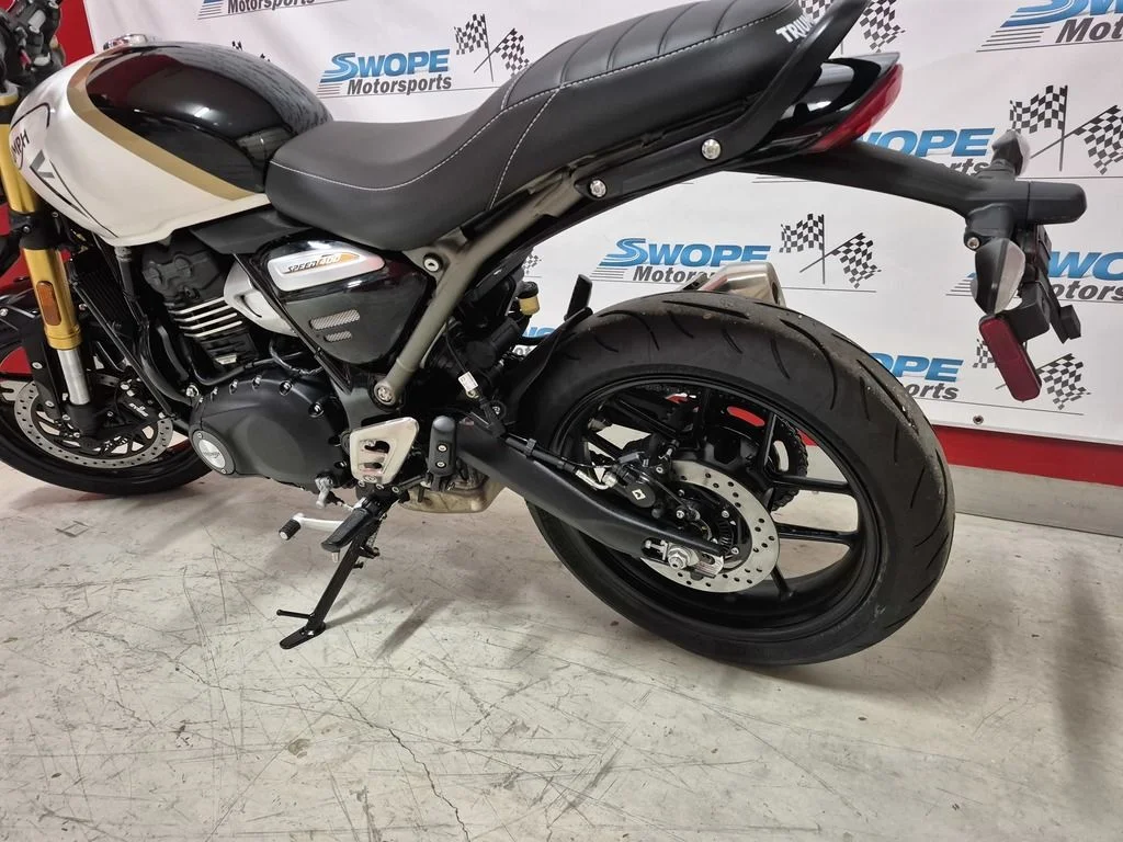 New 2026 white/black Triumph Base image 8