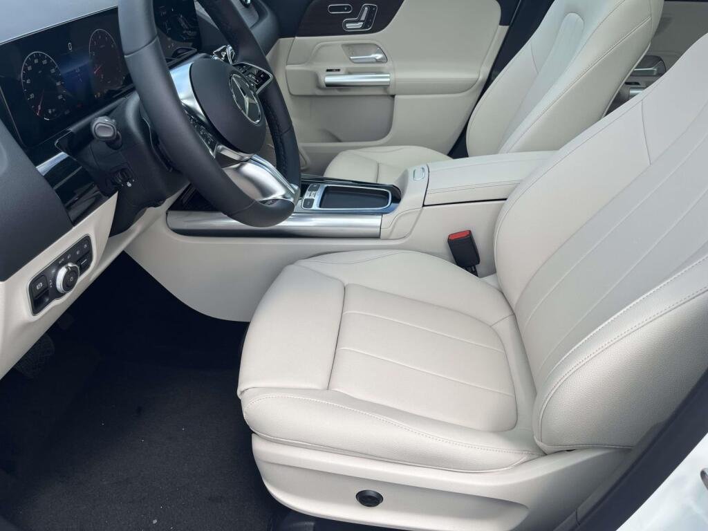 New 2026 Polar White Mercedes-Benz GLA 250 image 15