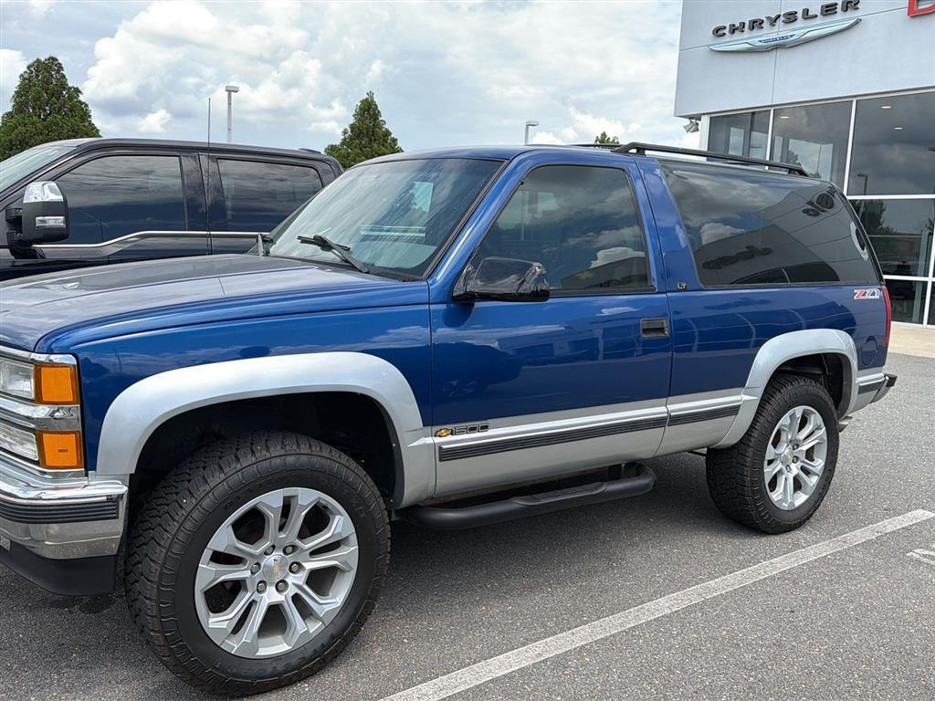 Used 1996  Chevrolet  image 1